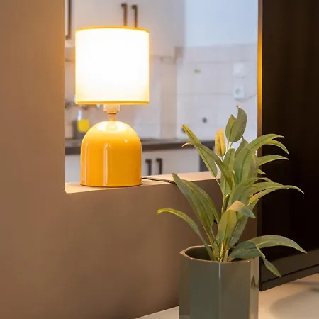 Lejlighed Modern Comfort With Balcony *