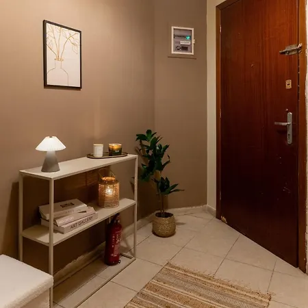 Modern Comfort With Balcony سالونيك