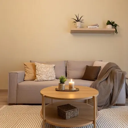 Modern Comfort With Balcony Lejlighed *