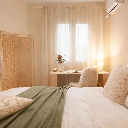 Modern Comfort With Balcony Thessaloníki