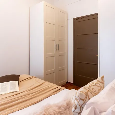 شقة Modern Comfort With Balcony