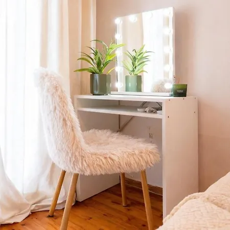 Modern Comfort With Balcony Thessaloniki