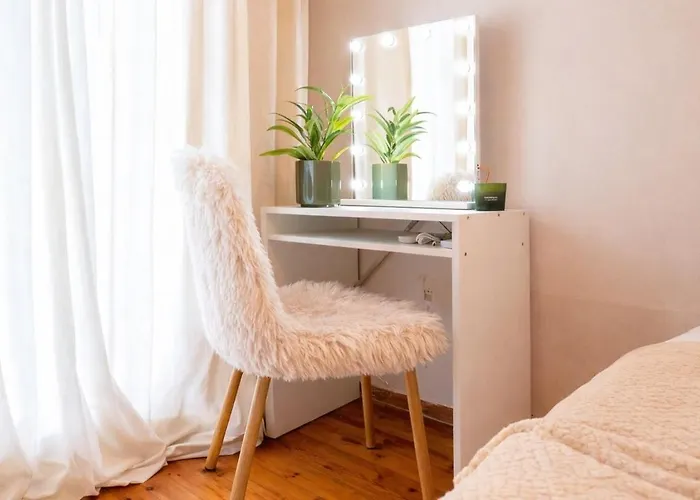 Modern Comfort With Balcony Selanik