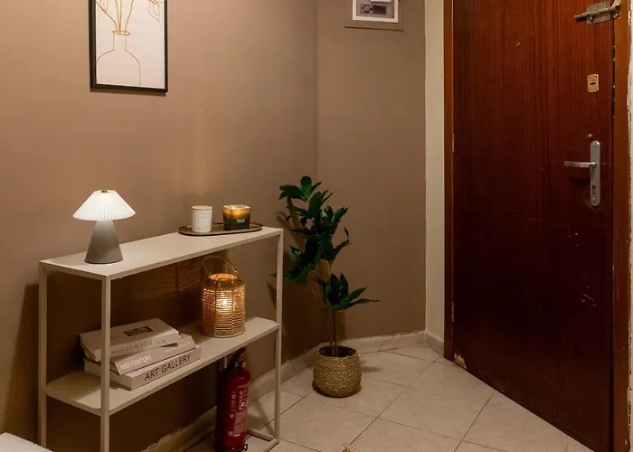 Modern Comfort With Balcony Салоники