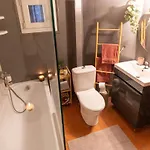 Modern Comfort With Balcony Lejlighed *
